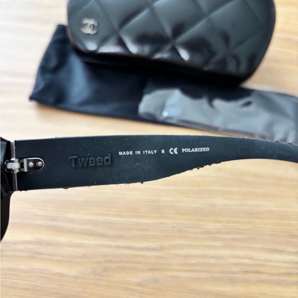 CHANEL Black Oversized Sunglasses with Tweed Temples - Picture 5 of 9